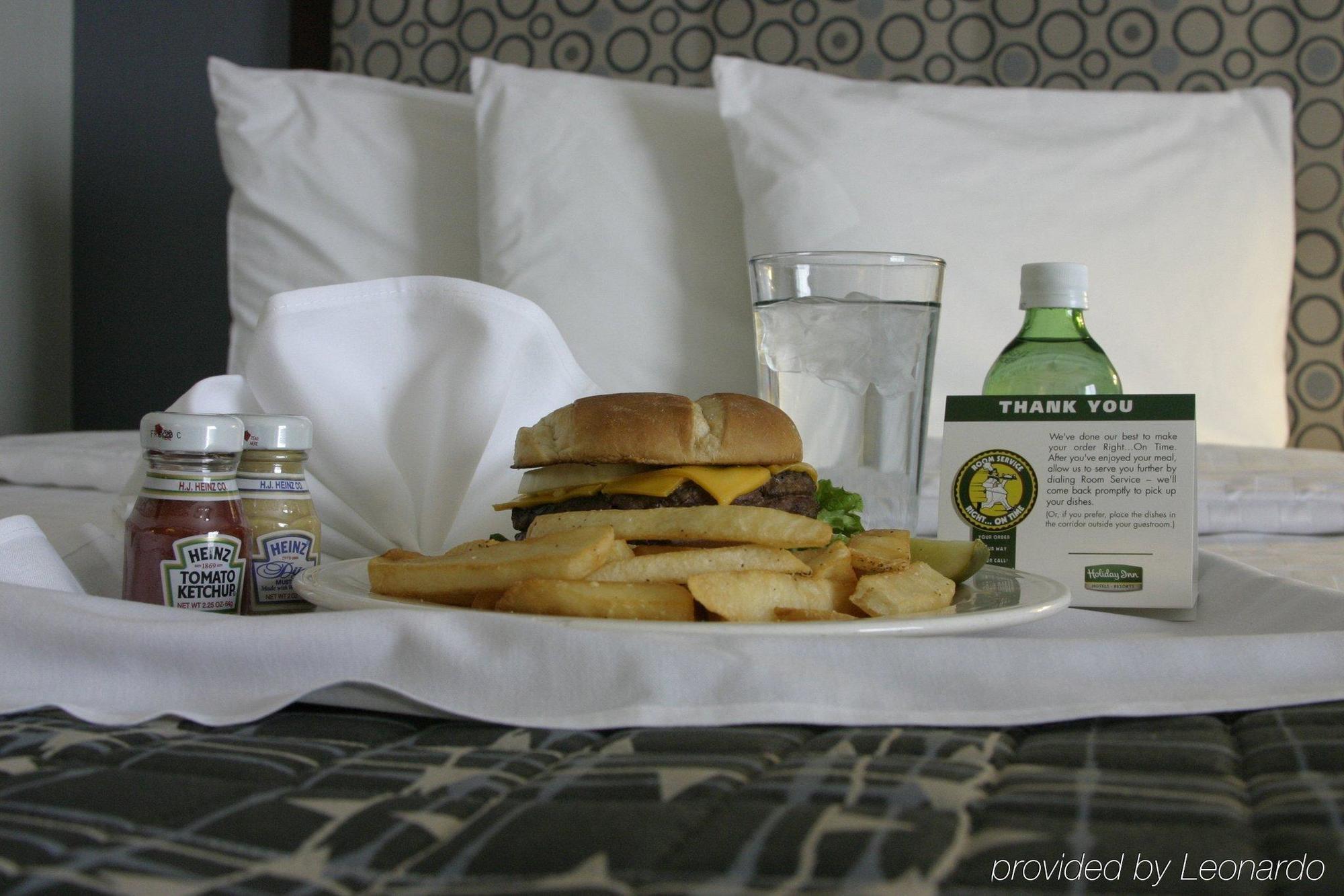 Holiday Inn & Suites Chicago-Carol Stream Wheaton By Ihg Номер фото