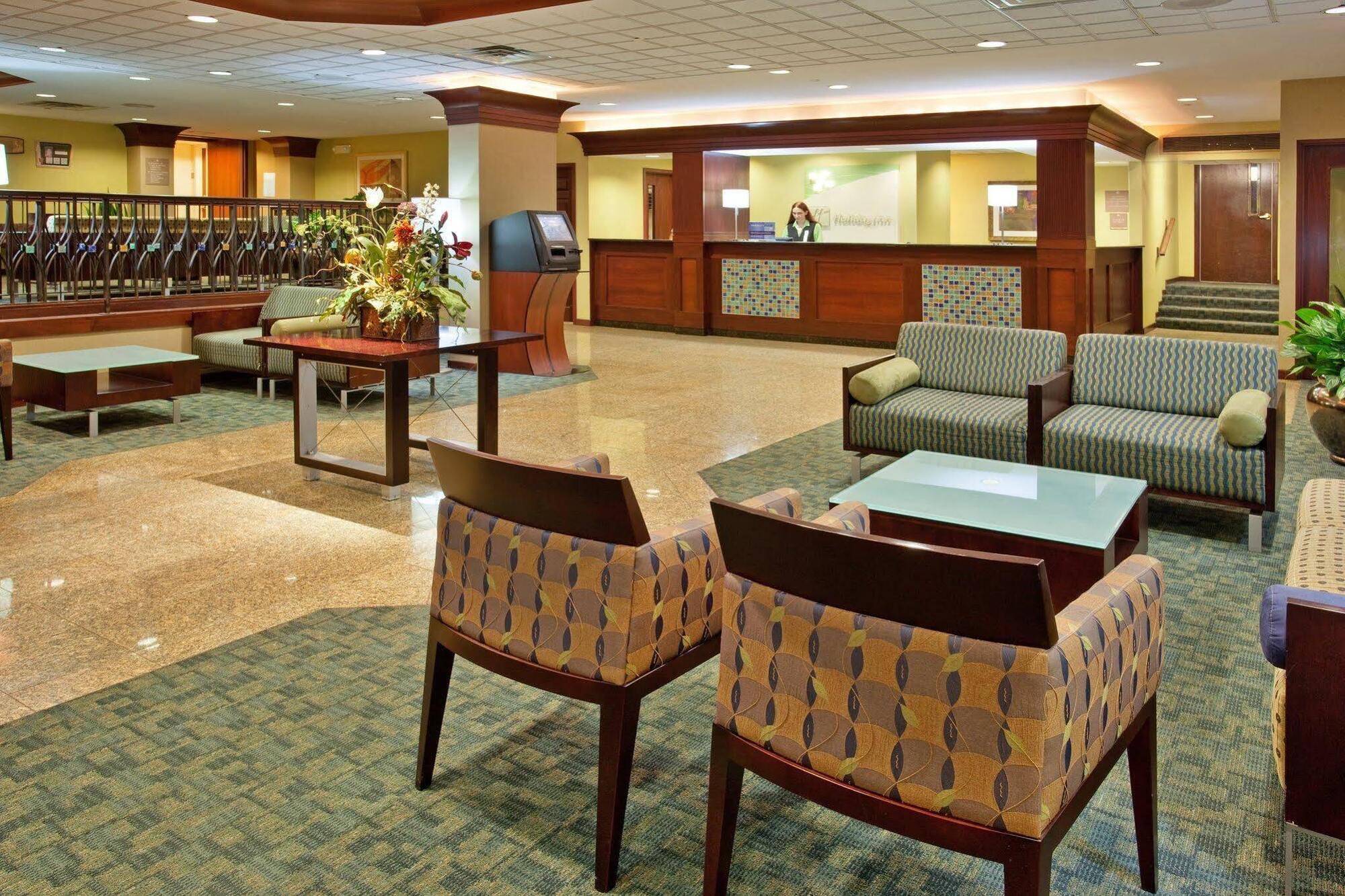 Holiday Inn & Suites Chicago-Carol Stream Wheaton By Ihg Экстерьер фото